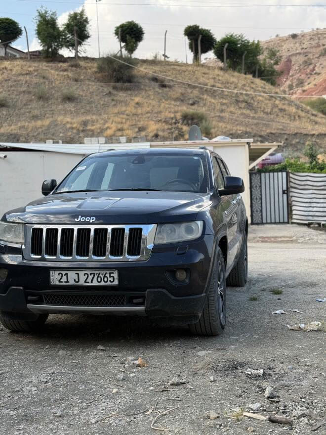 جيب كراند شيروكي لمتد وارد خليجي٢٠١١
سياره فول مواصفات 
بانوراما
سستم صوت 
خزن ميموري
ستيرن بحركه كهربائيه
تدفئة ستيرن و ٤ مقاعد
زراك مازدات
صندوك كهرباء
حساسات امامي خلفي
مازدات عدسه ومصار شهر من زرعتلها عدسات جديده وجام جديد
 السياره فور ويل 
ويل قياس ٢٠
حدادية السياره كلها جديده 
السياره ضربتها جاملغ خلفي وصندوك والصندوك بدلته على ايدي مالكصه
سنويه وهزه جديده وبأسمي 
والسياره خير من الله ك نضافه واداء برغي مناقصها 
السعر ١٥٥ 
***********
