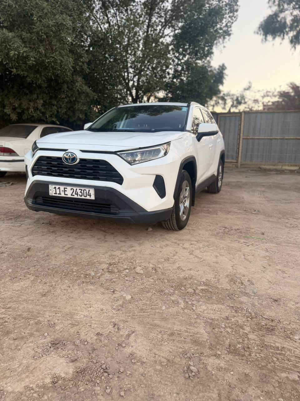 سلام عليكم ورحمة الله وبركاته
للبيع _تويوتا راف 4 هايبرد 
موديل _2022 _ موصفات نص فول رادار بل مري تحكم ستيرن  رقم بغداد تحويل ثاني ليوم حادث سيارة  جاملغ جهةٍ اليسرا مال سايق تبديل تصليح بنيت بدون صبغ فقط جاملغ صبغ 
عددٍ مسافة _(90) الف MI 
سعر 195 بيها مجال 
الأستفسار ***********
