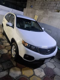 عندي سورنتو خليجي  مديل 2013  للبيع ابيعلك كوم حديد  ومبدل قماره ومصبو...