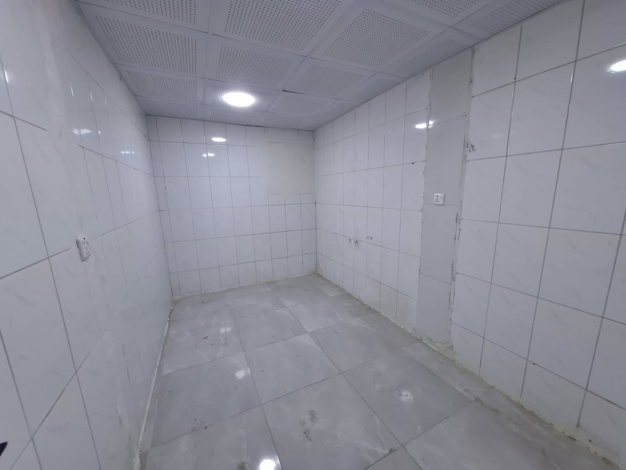 #دار للأيجار 150 متر طابق ونص الموقع روناكي قريب من شارع العام
#ط1 غرفه نوم _ هول _استقبال _ مطبخ حار+بارد _ صحيات _ كراج _ حديقه
#ط2 غرفه نوم _ هول _ صحيات 
للأستفسار الاتصال على الارقام التاليه 
***********
***********
