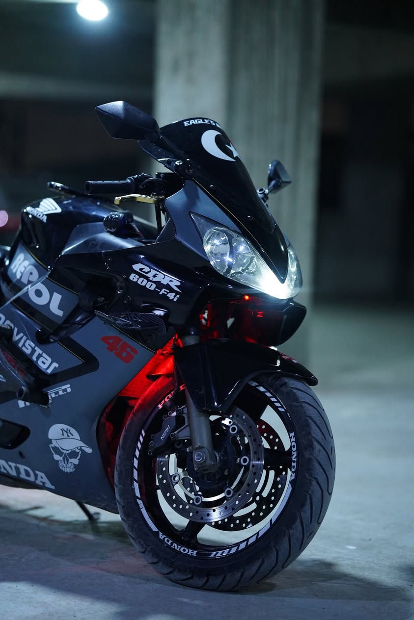 سلام عليكم رمضان 🌙 مبارك عليكم 
نوعيه/ افوراي f4i
موديل/2004
الموقع/موصل رشيدية
بدون اوراق الدراجه معروفه ما يحتاج
كفالة عامه 🏍️ من تايه على تايه 
مكينه وا كير شرط خير من الله 
الدراجه كدام عينك 
تجي اتشوفها يدا اكو اختلاف بل كلام تاخذها بلاش 
تيرات جديد
دسكات جديد 
نشرات خفيه تحكم على تلفون 
جامرغ الخلفي (كاربون فايبر ) 
صالنصه(m4)
يدات رياضي (ذهبي)
دهن (MOTUL)🏍️(موتول)
فيت بام جديد (هوندا )
بلكات(ngk)
حماوه (82)
نوزلات انضاف لأن بانزين (محسن )
الدراجه خير من الله و ازيد هم
اقرا المنشور و خابرني و تدلل
الرقم تلفون⬇️
***********
***********
اثنينهم بيهم واتساب
