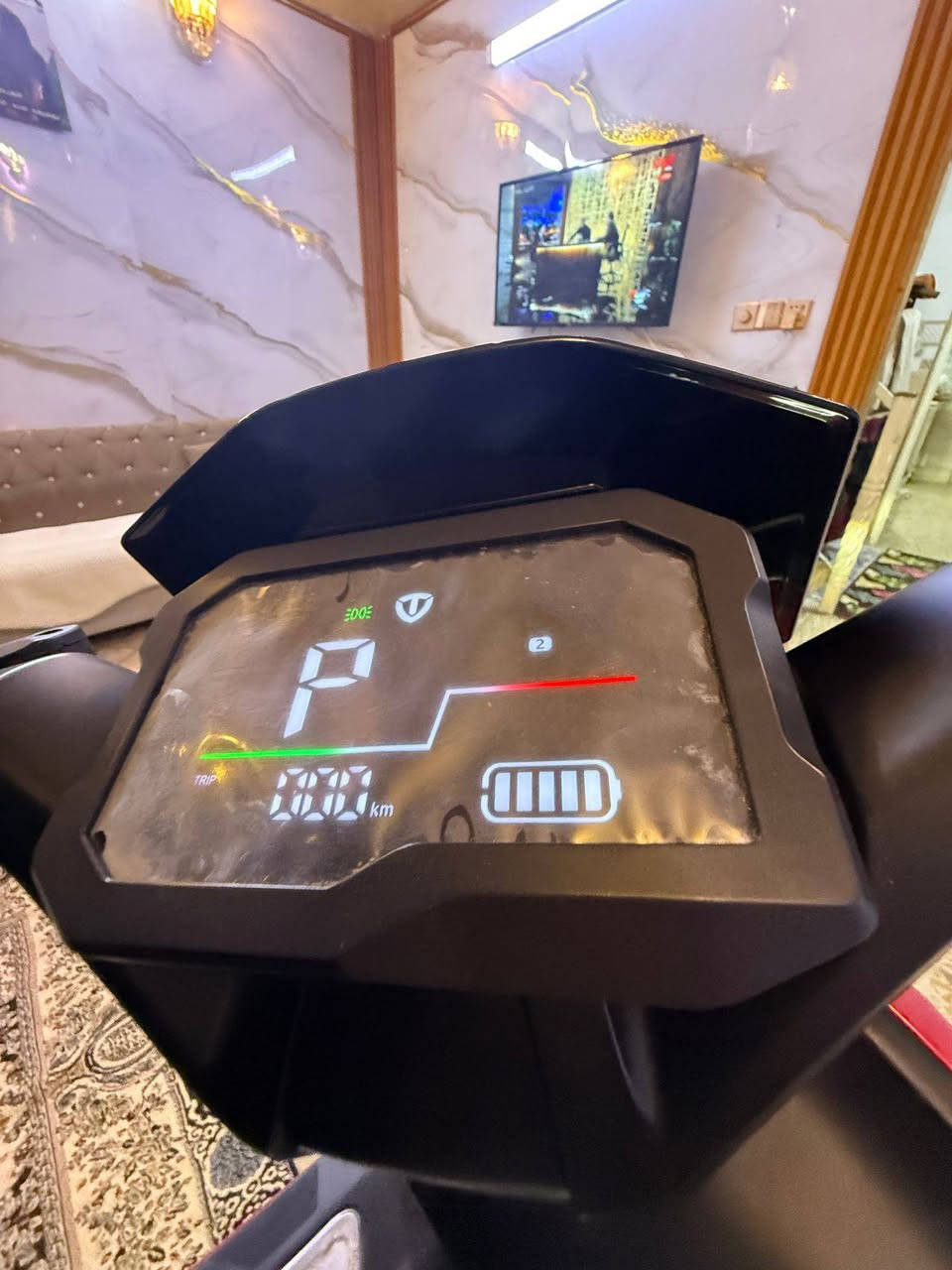 دراجة جديده  شخطه مابيها استعمال اقل الشهرين وحش الكون ب حالة الوكاله  ملفها 2000 و/ 6 بطاريات و/2 بصمه و/2سويج و/مثبت سرعه و/نظام بگ /ونظام بارك و/مثبت سرعة/ لايت زنون/ نظام ضد السرقه  وباقي المواصفات فوووول 
العنوان بغداد للتواصل *********** بغداد, العراق
