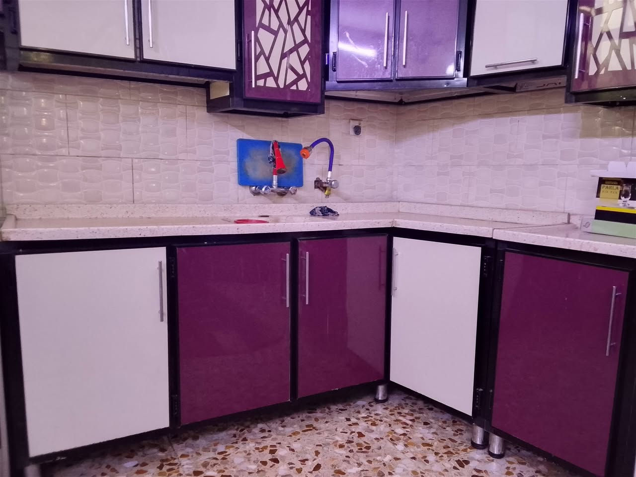 السلام عليكم للبيع كاونتر 5 قطع بعده نضيف حيل 
*********** سعره مليون وربع بي مجال
