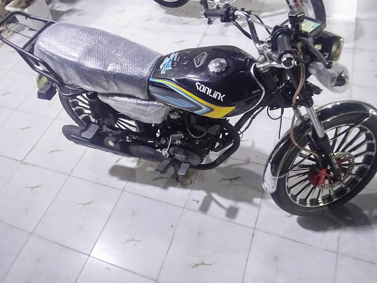 السلام عليكم اخوان سيفان موديل 2025اوراق اسكنر دراجه خير من الله محرك 200السعر 825مكان حله مركز للستفسار ***********
