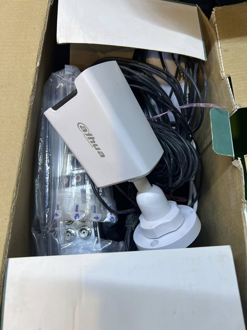 متاح للبيع كامرات نوع دهوه  السعر 100المكان صقلاويه الناحيه


**إذا كنت صاحب هذا الإعلان وتريد حذفه لأي سبب، رجاءا أرسل رسالة إلى الدعم الفني**