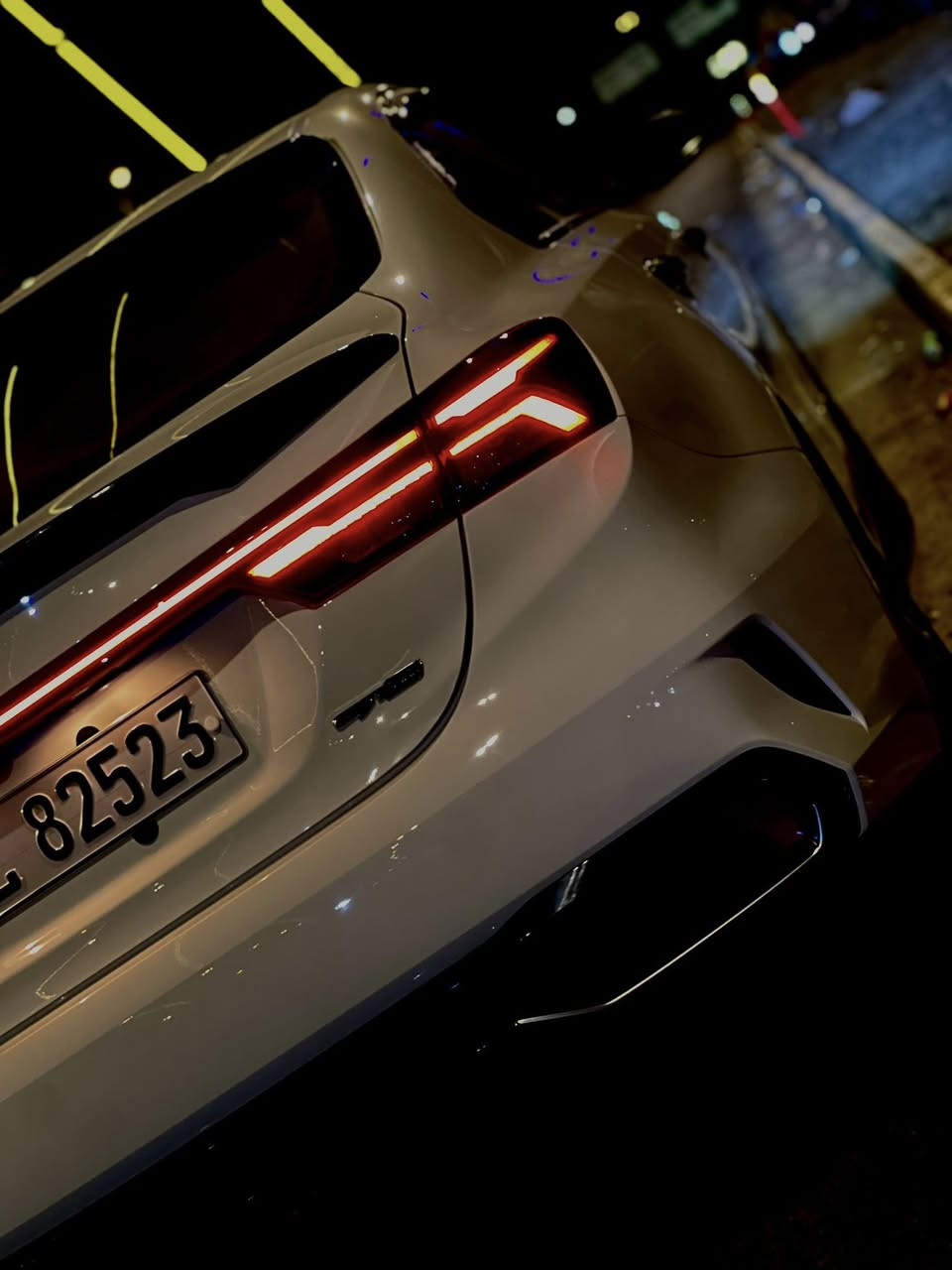 🚘 KIA K3 2022🚘
‼️ مرقم  اربيل ‼️ فل مواصفات ✈️

📃 اليكم التفاصيل الآتية 👇🏻👇🏻

🚘 خليجي 
🚘 ماشيه 35
🚘 موديل 2022
⚙️ حجم المحرك 4CYLINDER 1,5L 
⚙️ مرتبط بناقل حركة أوتوماتيك
🔑 مفتاح التشغيل بصمة 
🪟 سلايد رووف  
🚗 دفع ثنائي FWD 
‼️ اريل نفكيتر 
💡لايت زينون + LED 
🔦️ بك لايت LED متصل 
🚘 قبضات أبواب من الألمنيوم
🚘 دخول بصمة ذكي 
🛞 حجم الاطار 205/55R16 
🛞 ويل كب 16
🛞 4 دسك 
🛞 حساسات ضغط الاطارات 
✨️ اشارة في المرايا الجانبية 
✨️ المرايا قابلة للطي  
🎈عدد AIR BAG 6
🚗 هاند بريك كهرباء 
🚗 ا ABS 
🖥 دشبول شاشة ديجيتال 
🖥 شاشة Apple Car play 
📷 كاميرا 
💡الانارة الداخلية LED 
⭕️ مقود جلد حياكة رياضي 
🛣 مثبت السرعة Cruise 
🎶 المودات والاوامر الصوتية 
🎶 ا Bluetooth / USB 
🔋شاحن هاتف Wireless 
⚡️مخرج منفذ الطاقة 
🔍فحص نظام السيارة 
💺تتسع المقصورة ل 5 ركاب
💺المقاعد جلد  
👶 الايزو فكس ISOFIX 
❄️ تبريد شاشة 
❄️ قطعتين تبريد
🚘 أوضاع القيادة Drive Mode 
🚘 أوتو هولد Auto Hold 
⛷️ نظام مانع الانزلاق 
🥤حاملات الأكواب 
🚘 تطعيم الدواخل ألمنيوم 

📐 أبعاد ومقاسات السيارة📐
📏 الطول   455  cm     
📏 العرض  177  cm
📏 الارتفاع  148  cm

💵 السعر  140وبيها مجال  
*********** اليرموك
