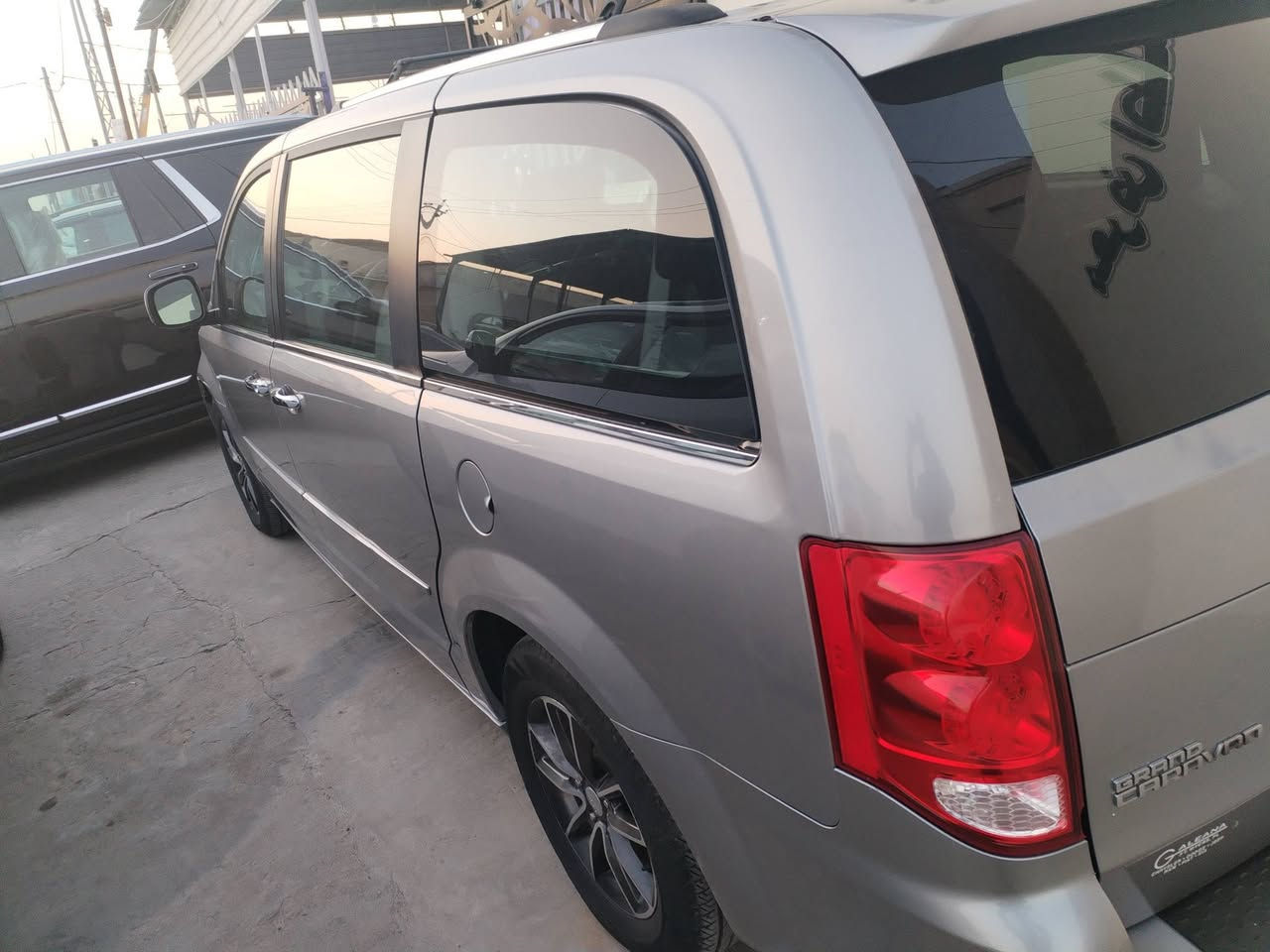 دوج كرفان 2017
فول مواصفات sxt
دبل حصان تلفزيون خلفي 
3قطع تبريد
كشن بلع
كشن كهرب
كشنات جلد
ابواب كهرب
صندوق كهرب
محرك ما مفتوح
ماشيه 130 شرط حقيقي
ستخدام شخصي شرط ما مشتغله خط
سعر 170وبيها مجال
رقم***********
رقم ***********
