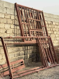 باب وشباك طبك وباب فرد مع اربع چراچيب خشب مامستخدمات حطيتهن وشلعتهن لل...