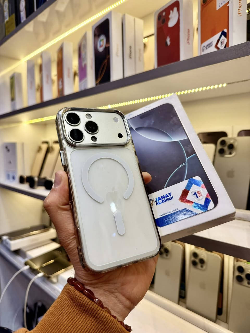 ايفون 16 برو ماكس لون مميز ابيض 256 بطارية 🔋 98‎%‎ 
خطين جهاز نظيف مكفول بلادي فقط الظهر مالته مفطر 
جهاز مكفول بلادي للبيع او مراوس مكاني النجف 
***********
مليون و175 سعرهةة جهاز مراوس عندك دزة
