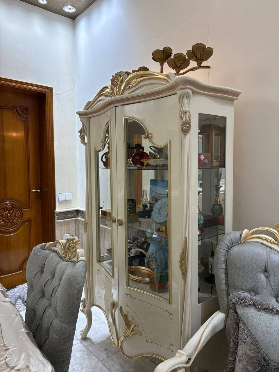 صاله خشب زان ثقيل مع بوفيه وميز طعام وميز مرايه


**إذا كنت صاحب هذا الإعلان وتريد حذفه لأي سبب، رجاءا أرسل رسالة إلى الدعم الفني**