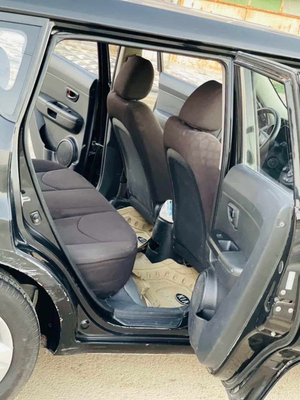 السلام عليكم
سياره صول موديل 2012 
مكينه GDI
لون اسود 
استعمال نسائي
كير مكينه تبريد شاصي مكفولات 
تخم تاير جديد 
تبريد شغال
ماشيه 141 
ارقام جديد مو نفس الي بصور  
للمعلومات او ستفسار شراي 
*********** واتساب
السعر 90 وبيها مجال

