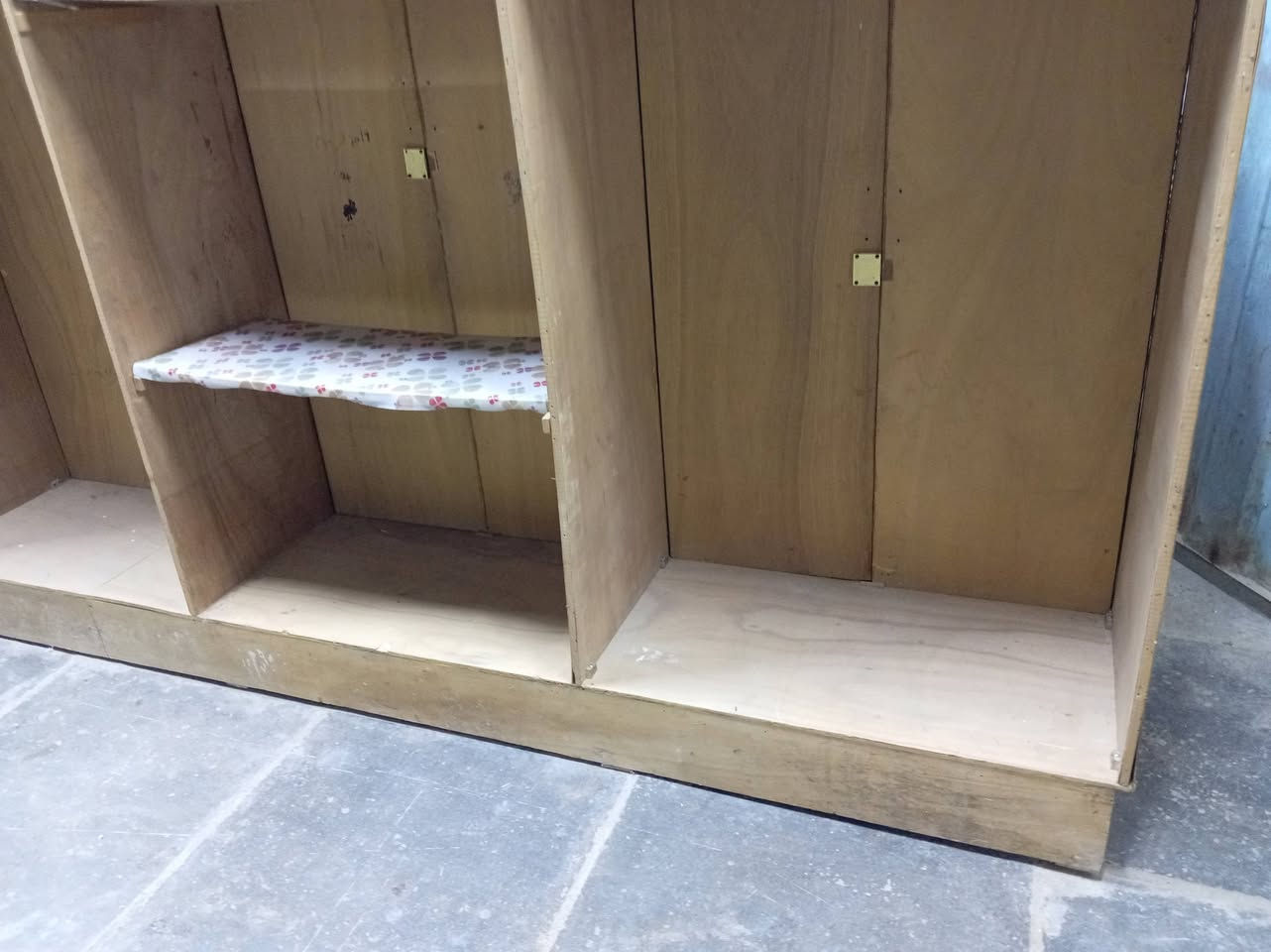 سلام عليكم كنتور صاج مستخدم نظيف سعر مناسب اكو توصيل داخل بغداد *********** وتساب
