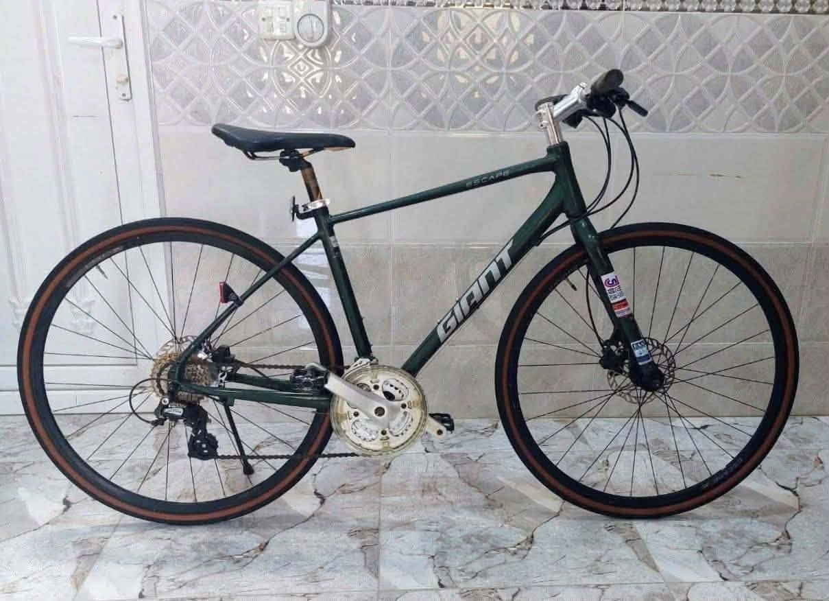 سلام عليكم بايسكل للبيع مركه أمريكا giant حجم 28 S فول المنيوم مال رحلات سعر 300 الف مكني كركوك توصيل معندي رقم الجوال *********** كركوك, العراق
