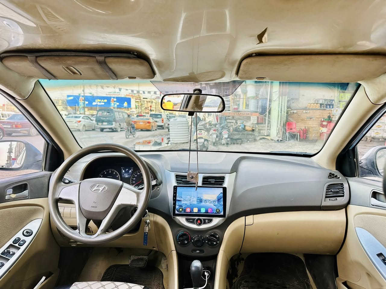 سلام عليكم اكسنت  موديل 2015 خليجي بأسمي رقم بابل أنكليزي وهزة جديده محرك 1400 وكير اوتماتيك بيها رش جاملغ وبنيد وجاملغ خلفي جمالية مكفوله من الحادث السعر 79 مكاني كربلاء ***********
