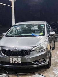 سيراتو 2015 خليجي مكفولة من اي قطعه تبديل بيها بس قطعتين صبغ وطخه بينا...