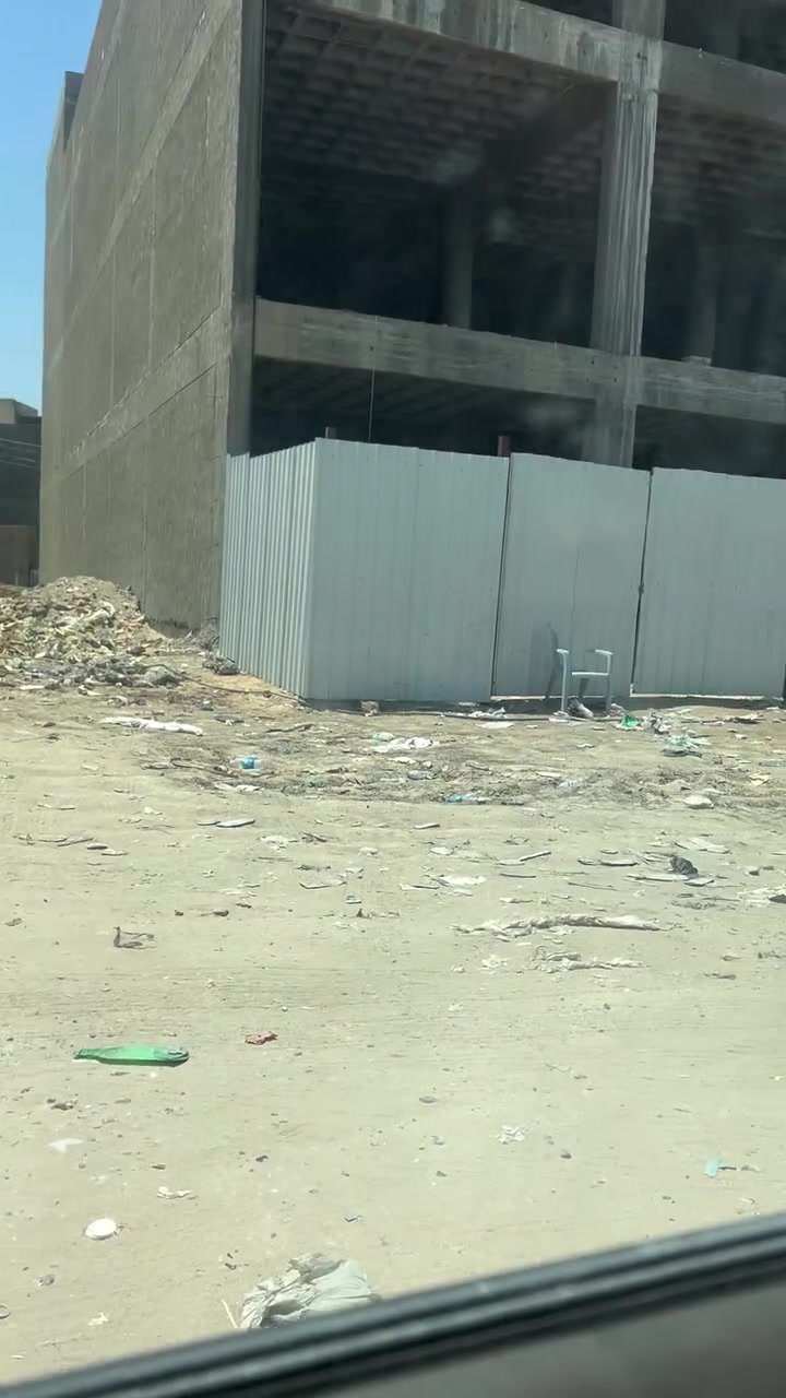 تحيه طيبه قطعه ارض للبيع بمساحه 830 م بواجه 22 م نزال 38 م مقابل مطعم البستان عل شارع سنتر طابو زراعي سند 25 تحويل مباشر  تصلح جميع النشاطات التجاريه لاستفسار مراجعه مكتب الدار للعقار ***********
