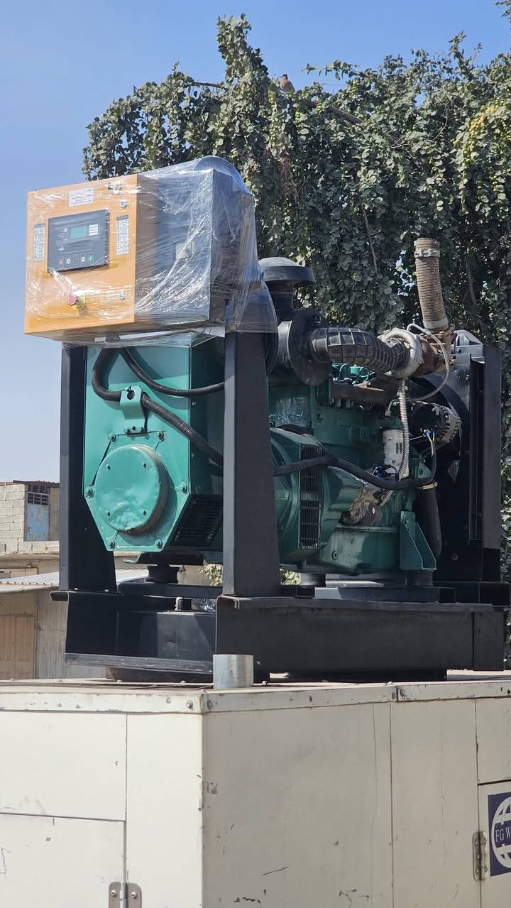 مولد مناسب للبيوت والمحلات
60KVa.4CYLINDER.soper.🇺🇸
Cummins engine 102 .... Usa 
كمنز 102 ٤ سلندر سوبر امريكي شاشة نظام حماية واتو تشغيل 
قاطع App اصلي .. راديتر كبير 
بالضمان 10 ايام . متنقص ولاتبخر
والسعر مناسب 38 ورقة فقط . 
وللتواصل مع كادر الاصدقاء 
*********** صيانة وبيع .
