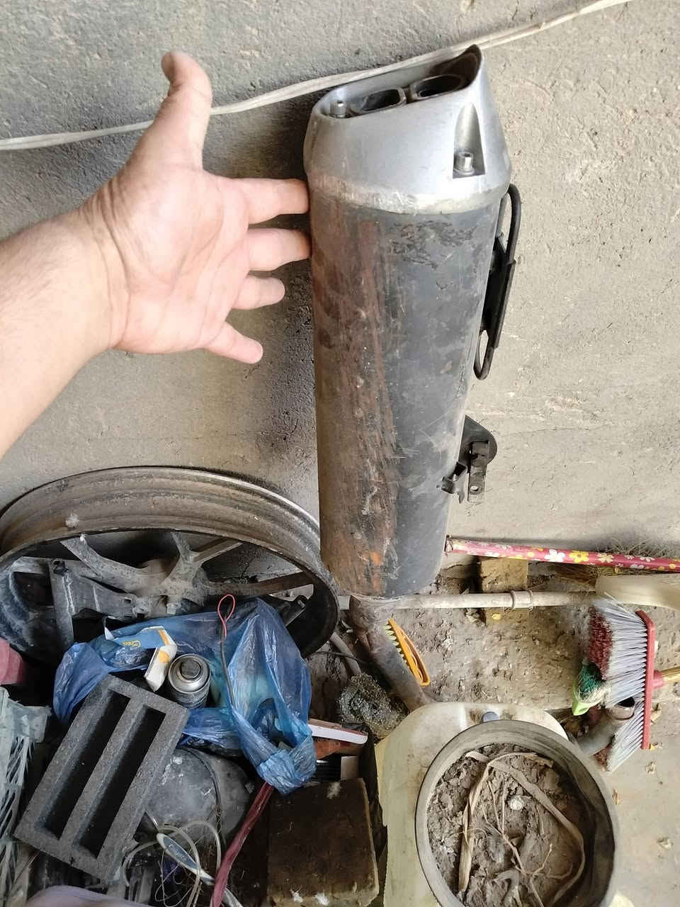 تاير قياس 130/70/17 جديد شركه فتحته من دراجه جديده مشيت عليه يومين وبدلت تاير اكبر 
سعر التاير 55وبي مجال 
وصالنصه RKA للبيع سعرها 60 وبيها مجال للعلم سعرها بالشركه 90الف الجديده
وتساب  ***********
