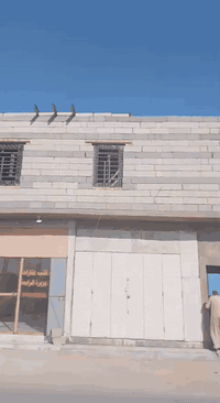 اخوان شقه مع محلات 2 للبيع الشقه متكونه من 2غرغه مع مطبخ مع حمام كبير مع صاله حلوه محلات طول 7متر عرض 4 متر سعر 35 وبيه مجال قليل حق جيه علم أنه الشقه يرد ترتيب عنوان شط العرب باب الهواء الجزيره الرابعه قرب مدرسة جبل الصبر مقابل خطوت سلمان المحمدي عقارات الجزيره الرابعه رقم *********** بيه واتساب لبريد يتصل
