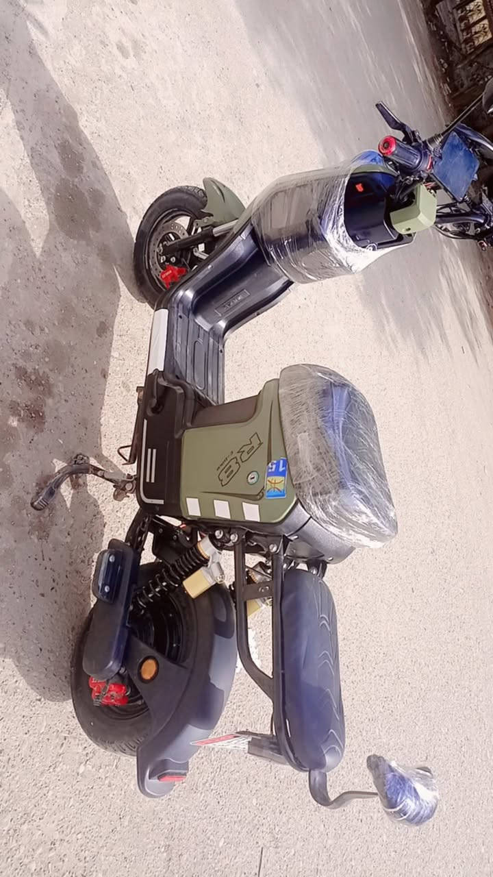 السلام عليكم دراجه شحن R8 دراجه جديده بمعنى الكلمه
موصفات الدراجه🤩⬇️
عدد البطاريات 5✅
منفذ يوبياس✅ 
نظام بي p✅
نظام بك R ✅
بلوتوث ✅
استاند عدد 2✅
شاشه ملونه✅ 
هورن  ✅
اشاير يمنه ويسره➡️ ⬅️
دبل اشاره ↔️
قفل ستيرن✅
السعر 380 وبيه مجال 
الاستفسار ***********
