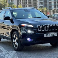 للبيع جيب شيروكي بزون للبيع ٢٠١٩ فول موصفات ٦ سلندر بنوراما فور ويل جن...