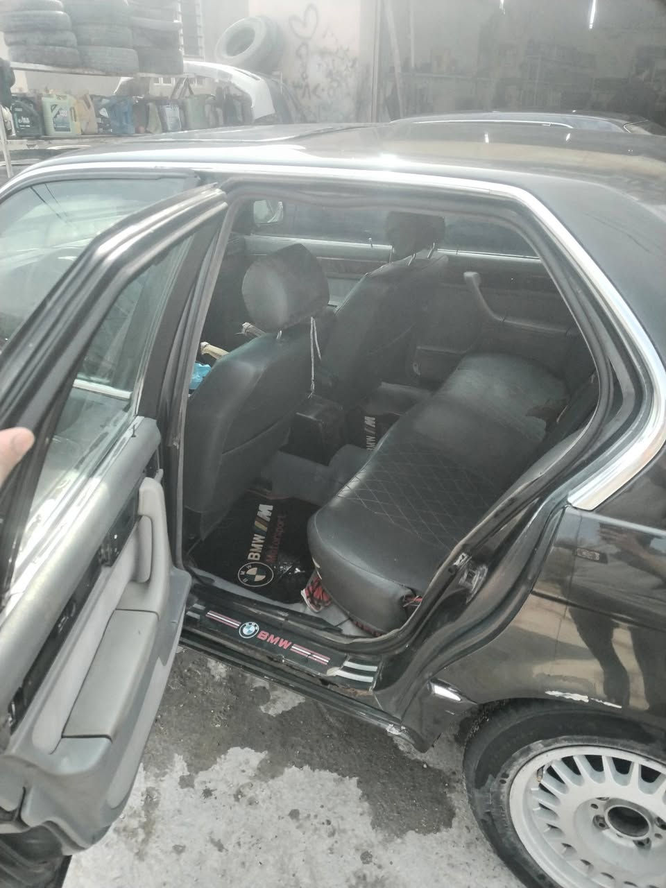 سلام عليكم اخوان للبيع وترهم مراوس شنو الي عندك نزل سيارة كير مكفول ومكينة بيهة تنقيص بس متبخر شلعة وبطناش فول حدادية جديدة تايرات نص عمر رقم بصرة مشروع وطني بسمي سيارة اداورلك ثاني يوم مكاني نجف الاشرف رقمي *********** وسعر ب٣٣وبيهة مجال بصيط
