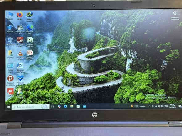 المعالج Intel Core i3 (جيل السادس 6 )
HP 250 G
هارد HHD
حالة البطارية 100‎%‎ 
شاشه وكيبورد نظيف 100‎%‎ 
الشاشة: 15.6 بوصة – HD
الكرت (GPU): Intel HD Graphics مدمج
الرام (Memory): 4GB 

السلام عليكم حاسبه HBمستخدمه قليل لأغراض الدراسة فقط من الجيل القديم  مكاني كاظمية 
***********
