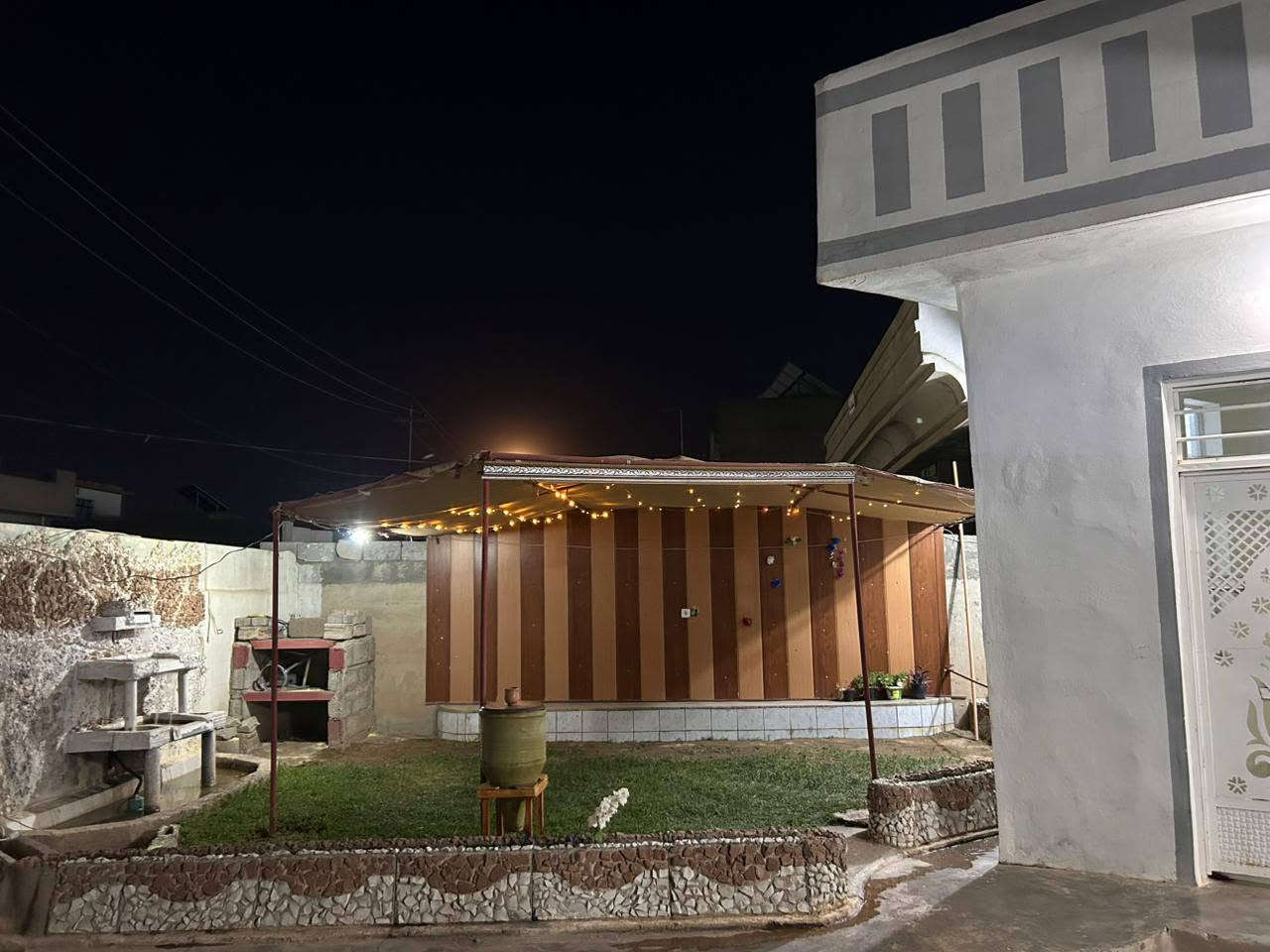 السلام عليكم بيت للبيع 
العنوان حي الأطباء الفرع الأول فرع الجامع 
 الفرع راقي وخدمات كامله 
السعر 63وبي مجال 
طابو زراعي 
مساحه 250متر
للاتصال ***********
