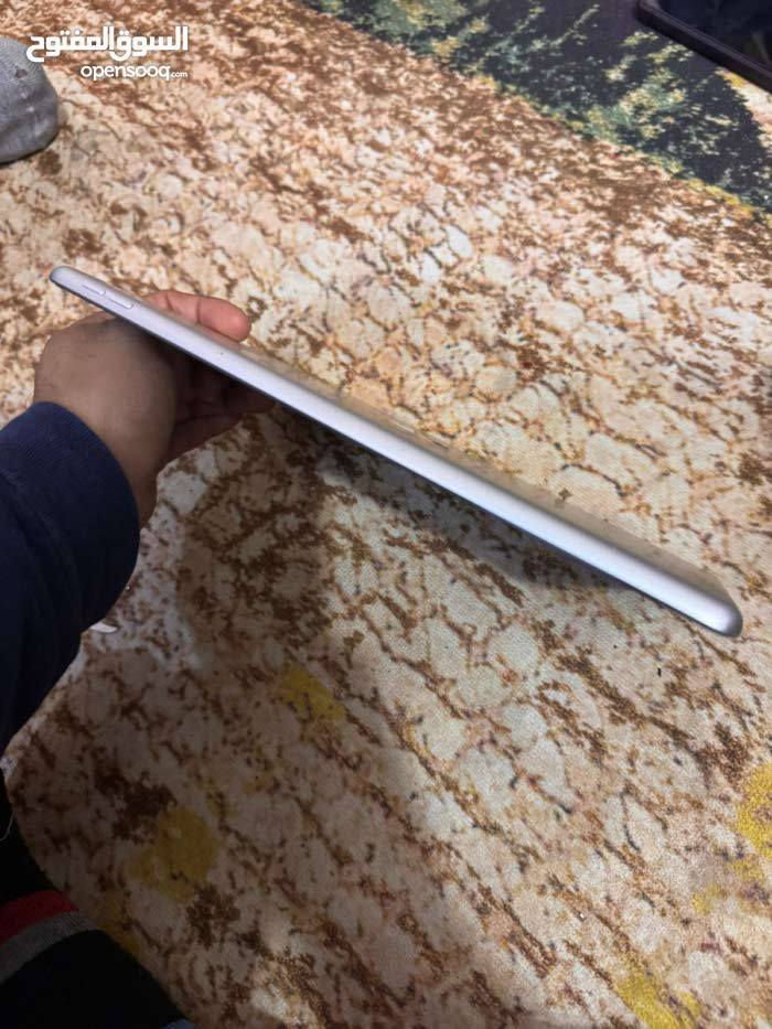 السلام عليكم
ايباد 9
ذاكره 256
بطاريته 86
الجهاز كفاله من الزلغ
فقط شاحن ويا
السعر 300الف //أو مراوس 
عنواني بصرة قبله شارع السوق الكبير
***********
***********
