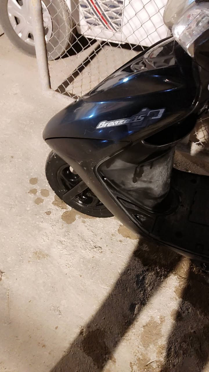 سلام عليكم دراجه بريز بغباء نوزل دراجه نزلتها رمبه مليون 100 الله شاهد بشهر السابع الراح لمهم دراجه وكف بيهة اويل بم مال دهن وصار صوت خفيف بيها ناس تكولل بكن ناس تكلي فحمه تتبدل يروح كلشيبس هذا صوت بس من تشتغلمن تمشي بيها ينكطع يعني  وفتحتها بدلت اله مساطر وزنجيل وكلشي جديد دراجه خير من الله اشاير لايت عالي ناصي زوج تاير جديد مكاني بغداد الامين رايدها 800 وبيها مجال لطيبين  وهذا رقمي ***********
