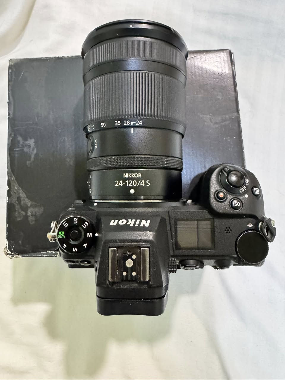 كامرا نيكون z6ll
عدسه 24-120 f4s
شتر الكامرا اقل ال9 k
السعر 275000 

المستشعر: مستشعر Full-Frame بدقة 24.5 ميجابكسل بتقنية BSI-CMOS (أداء متميز في الإضاءة الخافتة).
• المعالج: معالج صور مزدوج (Dual EXPEED 6) لسرعة معالجة عالية.
• الفيديو: تصوير بدقة 4K UHD بسرعة تصل إلى 60 إطاراً في الثانية (مع قص DX).
• التصوير المستمر: سرعة تصل إلى 14 إطاراً في الثانية.
• نظام التركيز: نظام تركيز تلقائي هجين بـ 273 نقطة، مع ميزات محسنة لاكتشاف العين للناس والحيوانات.
• التخزين: فتحتان للذاكرة (واحدة لبطاقات CFexpress/XQD والأخرى لبطاقات SD UHS-II).
• التثبيت: مثبت صورة داخلي (IBIS) خماسي المحاور.
• الشاشة: شاشة LCD تعمل باللمس مقاس 3.2 بوصة قابلة للإمالة.
• البطارية: تدعم الشحن المستمر عبر منفذ USB-C.


**إذا كنت صاحب هذا الإعلان وتريد حذفه لأي سبب، رجاءا أرسل رسالة إلى الدعم الفني**