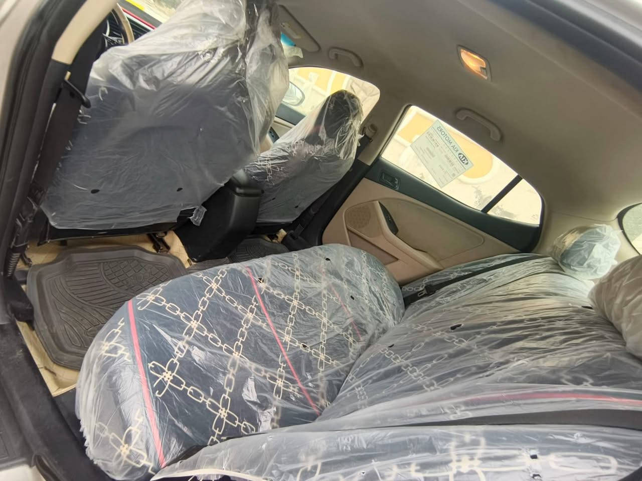 للبيع كيه وبتما 14 وارد امريكي  بيها صبغ حزام بدون دواخل رقم ديالى باسمي. لحد 2030   جاهزه من كلشي
 السعر ب 100 
وبيها مجال حك جيه
***********
