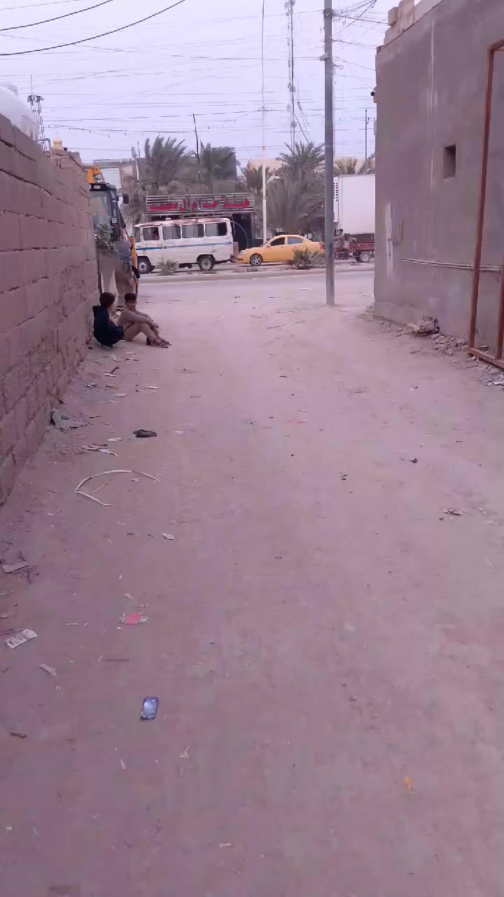 ياالله سلام عليكم بيت البيع  بنيان جديد طابوك كونكرين  بزدينوايه ثني بيت عن الشراع العام ماسحته 90 جوه بيه ديونه وغرفه ومطبخ وحمام خرجي وحمام دخلي وفوك غرفتين كبار وصله وحمام  الدرج ولحمامت سراميك موجود ولفوك عاوزه باس مخمر وبقي تفصيل نتصل وبيك خير وتدلل ***********
