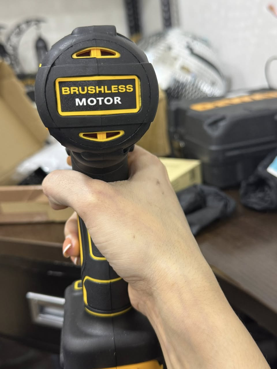 ماركه DEWALT الدريل  القطعه. ١٠٠ الف. المنشار سعره ٤٠.


**إذا كنت صاحب هذا الإعلان وتريد حذفه لأي سبب، رجاءا أرسل رسالة إلى الدعم الفني**