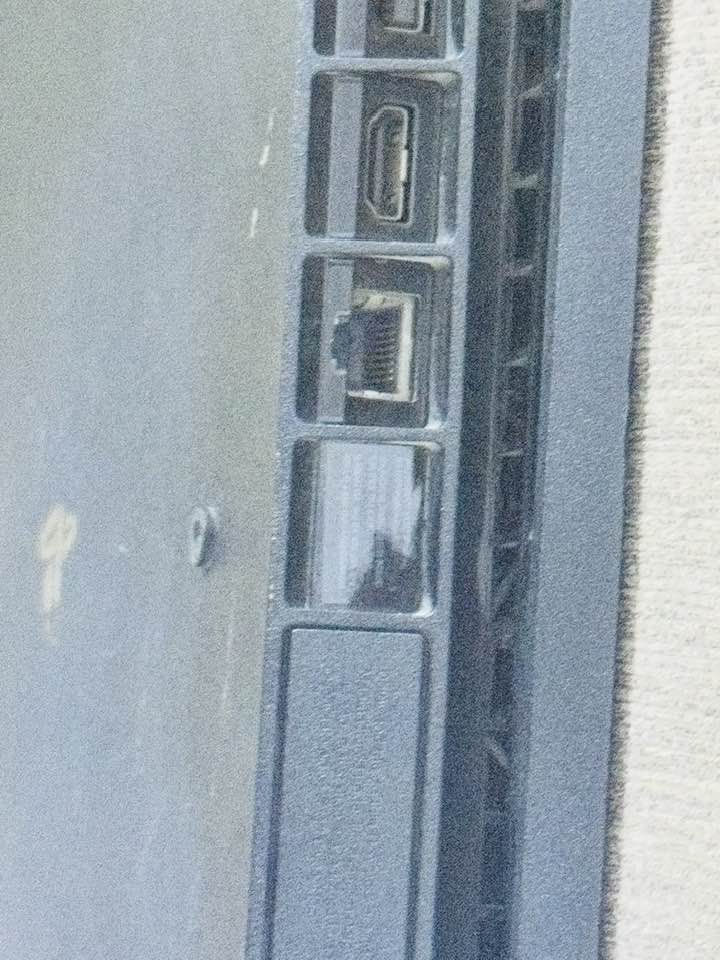 سلام عليكم 
بلي فور سلم كامل ملحقات ويا هاي الأقراص 
سعره ويه التوصيل 250 مجال شوي هاذ الرقم ارد اسرع ***********
