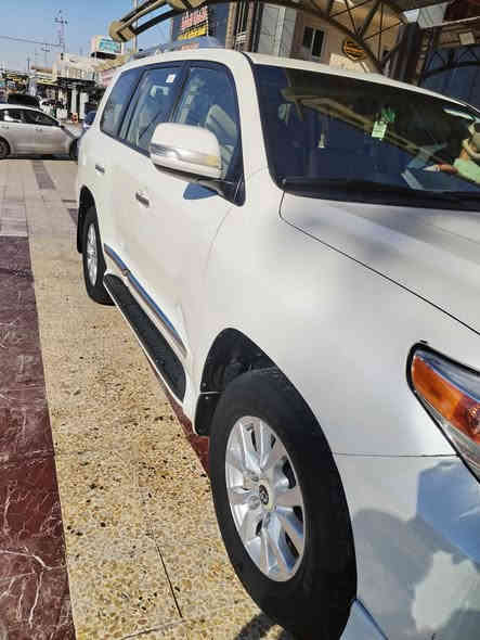 السلام عليكم

لاندكروز جكسارا  موديل 2013 بريم 
ماشيه 188
ضرر / لا يوجد / فقط (أربعة اصابع ) تعديل بارد بالجاملغ الخلفي
لون ابيض

رقم أربيل
محرك 6V شرط مع الكير   والسياره كله مكفوله 
بأسمي السياره  وكلش نضيفه مال بيت 

, السعر 380 ورقه وبيها مجال بسيط

مكاني / موصل الحمدانية

رقم الهاتف ***********
