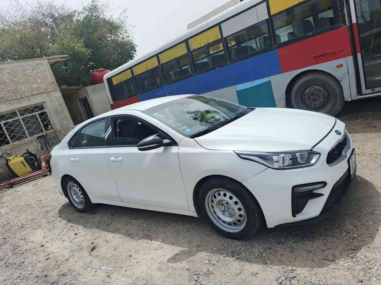 السلام عليكم كيا فورتي موديل 19 وارد امريكي بيها قطعه مبدله بنيد الصبح كمقلات محرك 2000 كير اي تي مكان بغداد ابو غريب السعر 120 وبيها مجال بيع او مراوس، ***********

