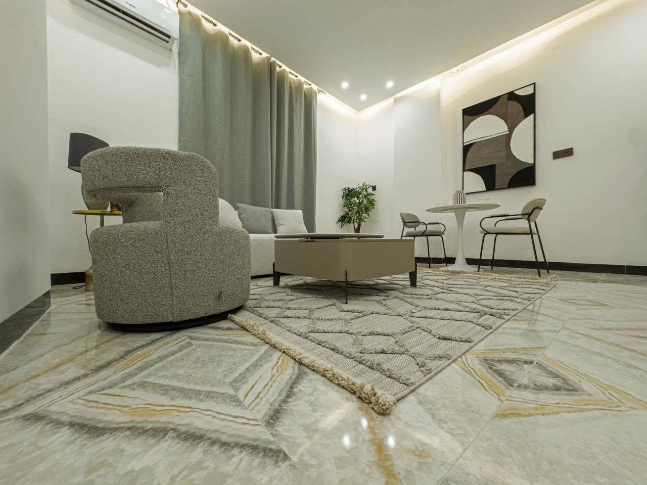 ✨ عرض نهاية السنة – شقق الساقي للبيع ✨

📍 الموقع: كربلاء – شارع ميثم التمار قرب جسر المشاة الجديد
🚶‍♂️ يبعد عن حرم الامام الحسين فقط 10 دقائق مشي
---
🏡 مميزات الشقق:

نظام طاقة شمسية – كهرباء 24 ساعة

يشمل سبالت عدد (2)

نظام أمان + سكيورتي

مطبخ مؤثث بالكامل

المساحة: 65 متر
---

📌 للتواصل والاستفسار:
***********
