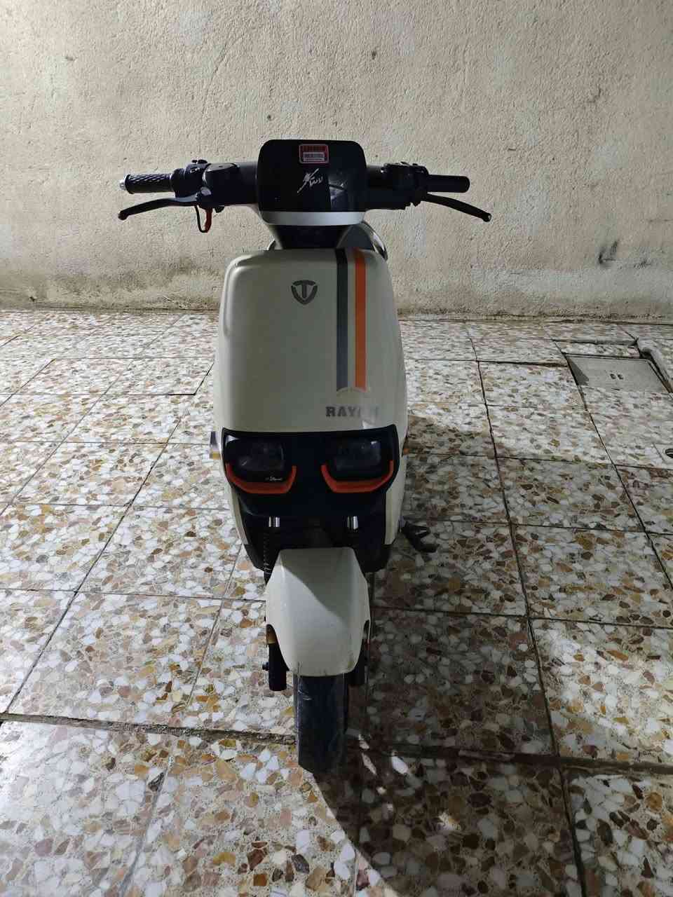 سلام عليكم دراجه شحن للبيع نوع رياان دراجة نظيفة ما بيه أي ضرر واني منزله رمبه بطاريات مالته بلادي ما بدل  شي بيه السعر 600 وبيه مجاال للشراي الرقم ‭0771 327 2517‬ العنوان  العبيدي الرئاسة شارع 20
