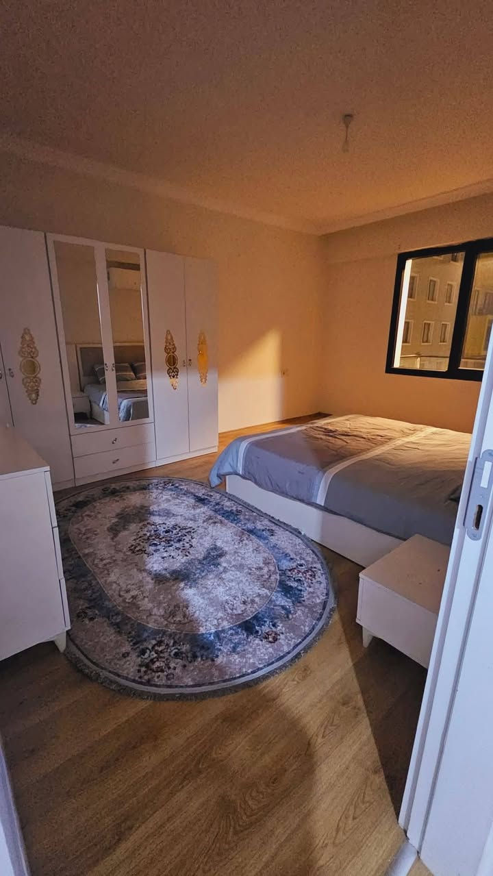 شقه مؤثثه للايجار في مجمع لالاف ستي فيو غرفه وصاله كامل خدمات طابق ٣ واجهه داخليه مجمع كامل الخدمات كهرباء ماء و سوبر ماركت وكافي وجم وبارك ومكان مميز على شارع ١٢٠ قرب هولير نوى تبعد عن مجدي مول دقيقتين
السعر ٤٠٠ دولار 
للاستفسار الاتصال ***********
