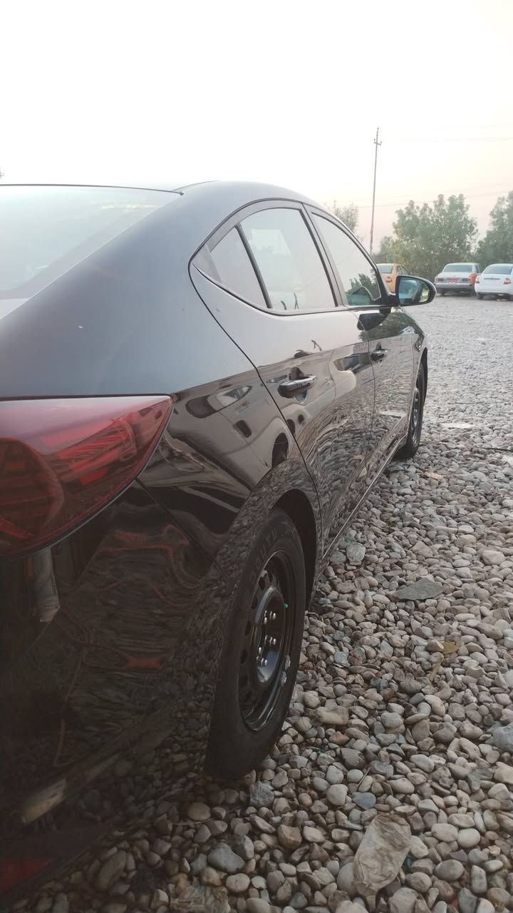 السلام عليكم الانترا 2020 رقم قادسيه أمريكي حادثه جاملغ وبنيد بدون دواخل والباقي كفاله السعر 122 وبيها مجال قليل مكان السياره الكوت مركز المدينه الرقم ***********
