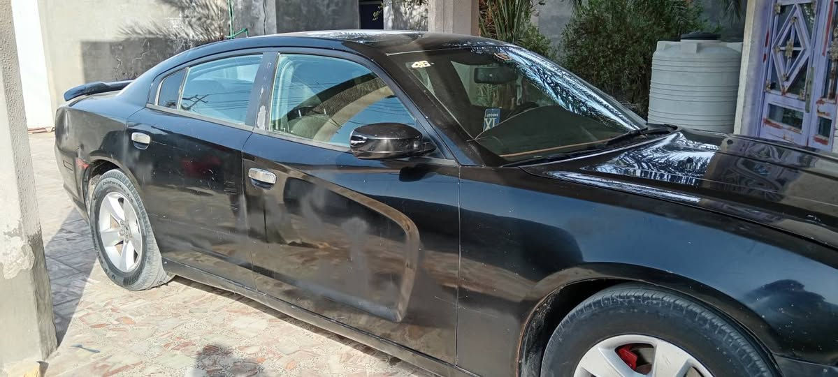 للبيع جارجر موديل ٢٠١٤ كصة جنطة مكينه ٣٦٠٠ مكينه كير حدادية تمام بيها لوحه جارجر اصليه سنويه سحب السعر ٤٢ وبيها مجال مكان السيارة البصرة خور الزبير رقم الهاتف ***********
