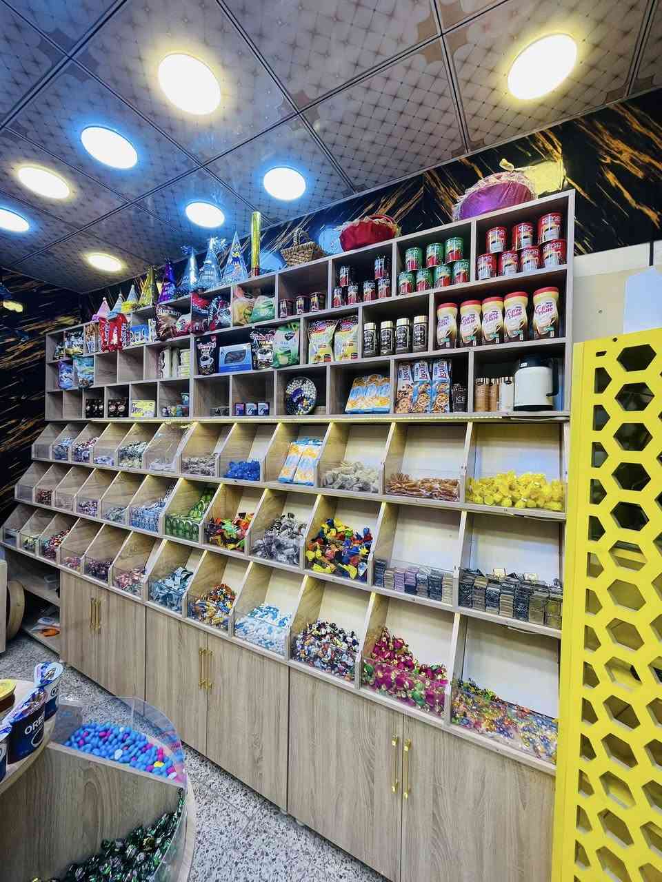 رفوف جديده مستخدمه ٣اشهر جديده حطاطه للبيع كامله شلع محل كامل السعر قيم بل يرضي الله تريد مع البضاعه او بدون بضاعه ***********موقعي الفلوجه الكماليات مقابل مول الساهره
