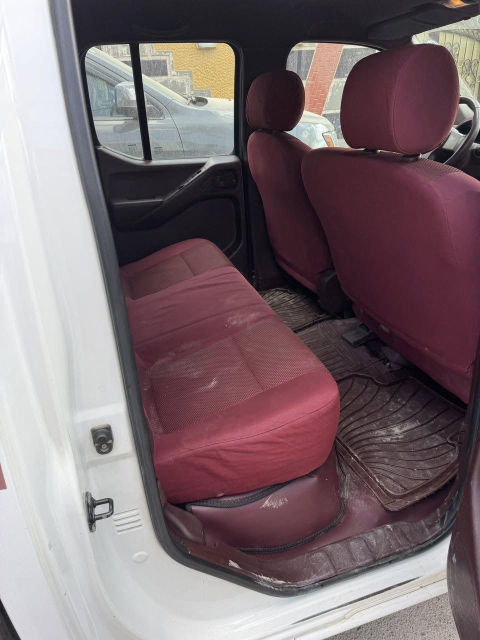 سلام عليكم 
نيفاره 2009 كفاله من صبغ  رقم سلمانيه باسمي على وضع شركه ماشيه 107وجاهزه من كلشي مكاني بغداد 

رقم تلفون ***********
