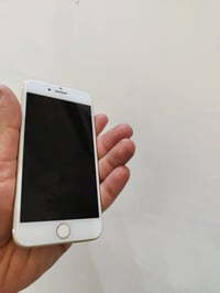 آيفون ٧ ١٢٨ • ذهبي • نضيف وشغال