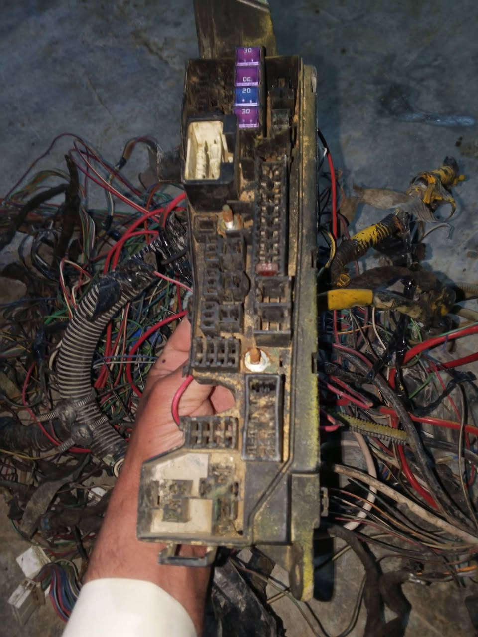 ضفير دشبول ومحرك  مال جيلي موبل موديل 12 كير عادي قواعد فيوزات  كلهن شلع ***********
