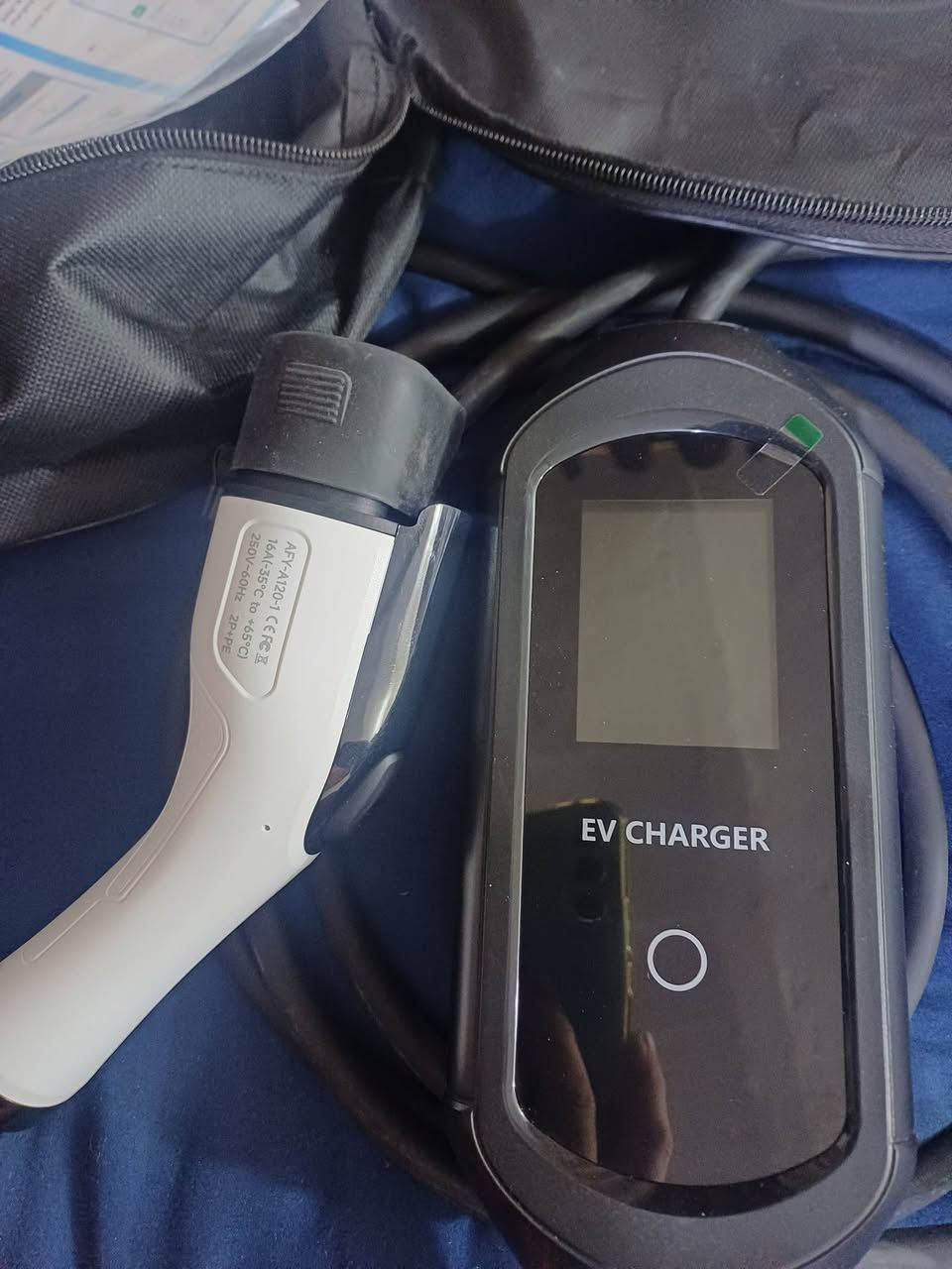 شاحن محمول  بي واي دي جديد
التيار:16 أمبير لشحن المنزلي تحكم ذكي عبر التطبيق

بدون إيرث" مصممة خصيصاً بمواصفات حماية داخلية بديلة 

 مع حقيبة يد (Handbag) 

المميزات: * يدعم التحكم والمراقبة عبر تطبيق الموبايل (Bluetooth/Wi-Fi).
السعر 160 الف
للحجز والاستفسار: ***********
