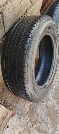 للبيع زوج تايرات حجم 225/65/17 مستعمل السعر 50الف للاتصال 07808880507