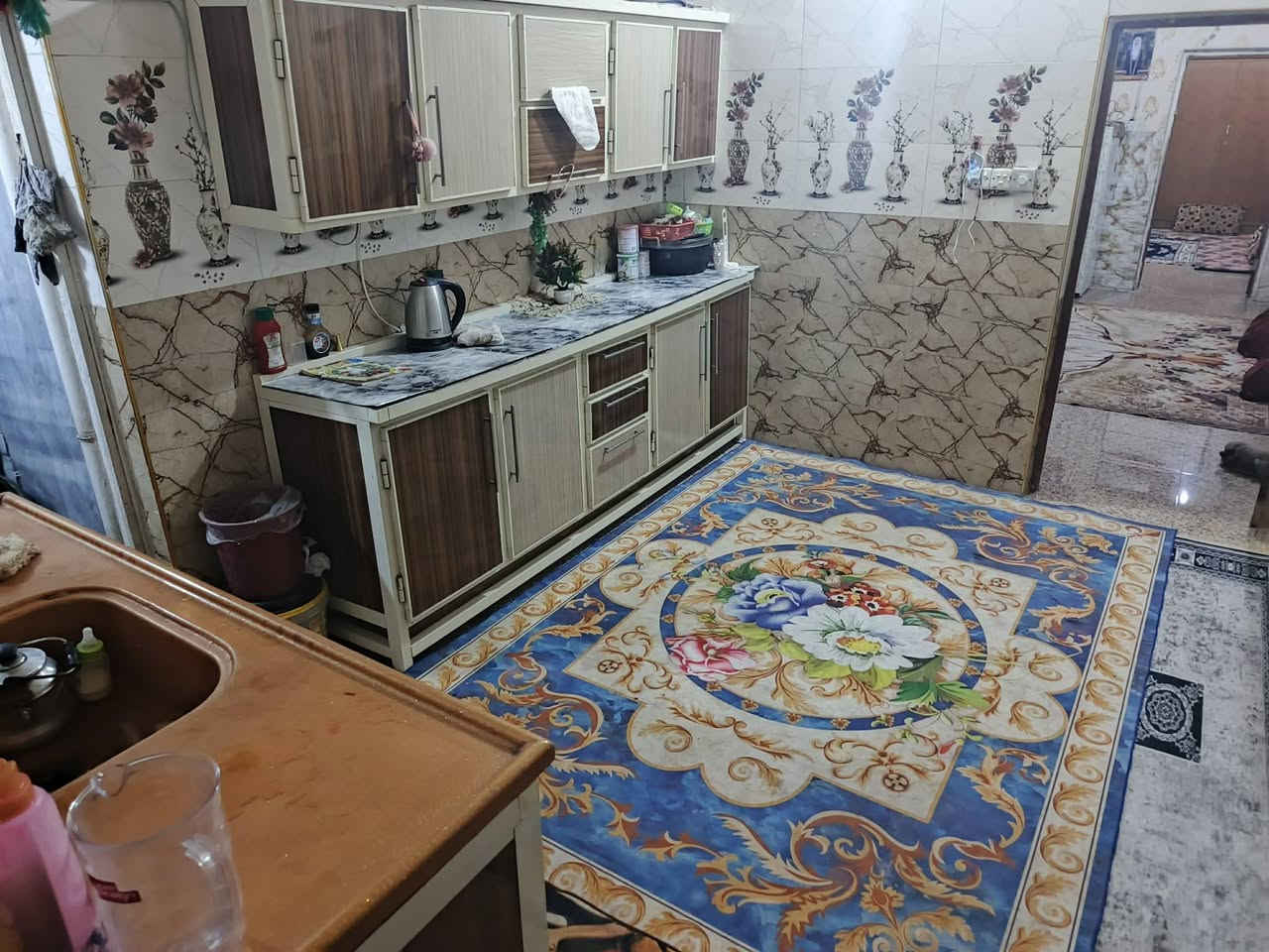 ساحه 125 يتكون الدار من غرفه وصاله ومطبخ وستقبال ومساحه طارمه شارعه 8 عنوان الدار شارع عوده ركن فرع البنجرجي السعر 110 قابل لتفاوض ***********

