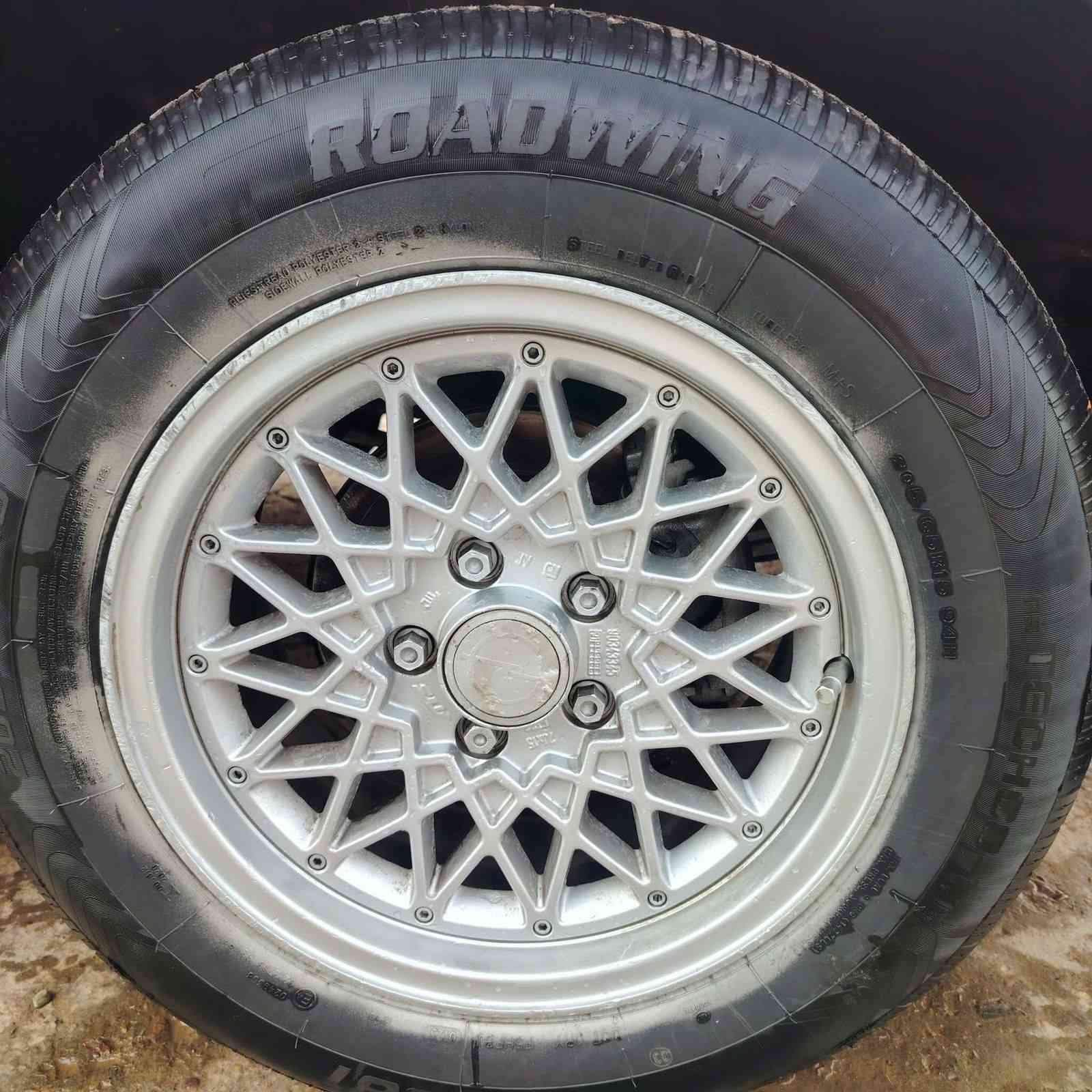 سلام عليكم سيارة لبيع نضيفه كلش السيارة حلوه جاهزه شرط تحويل الغرامات مكفوله من ضربه  جاهزه موديل 1992 السعر 25 بي مجال خوان ملاحضه الي موشراي لا يكسر سيارة ***********
